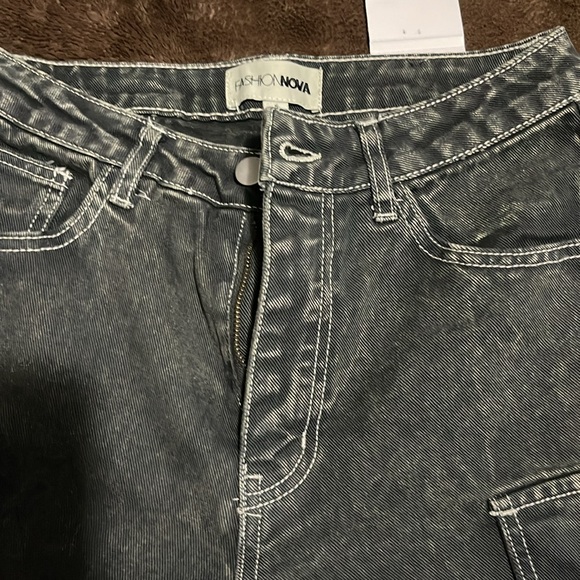 11 Pockets - Picture 3 of 5